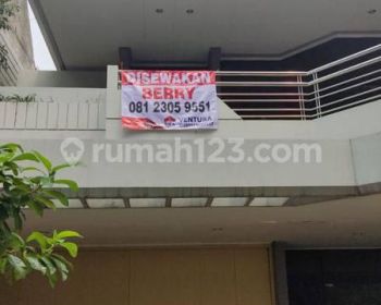 Dijual Rumah Usaha Strategis di Jl Embong Kenongo Surabaya