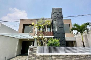 Rumah Tengah Kota Dengan Private Pool Area Sulfat Malang Dn159