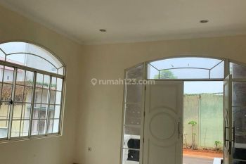 Disewakan Rumah 3 Lantai 4 kamar Bagus banget!!!!