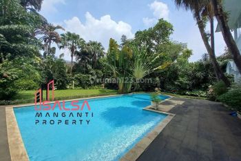 For Rent House Beautiful Rumah Mewah Clasic Nuansa Putih Taman Besar Private