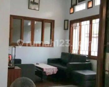 Rumah Rawamangun 180m², Jalan 2 mobil