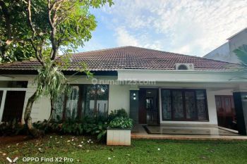 rumah lingkungan tenang ada pool di Kemang , Jaksel   ( PR)