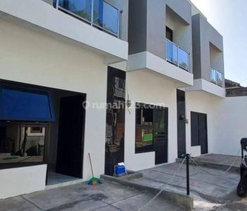 Di Sewa Paviliun Baru 2 Lantai Khusus Karyawan Keluarga di Babarsari