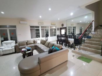 Rumah Florence, PIK 3 Lantai, posisi hadap utara