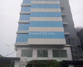 Gedung 8 Lantai di Wolter Monginsidi Jakarta Selatan