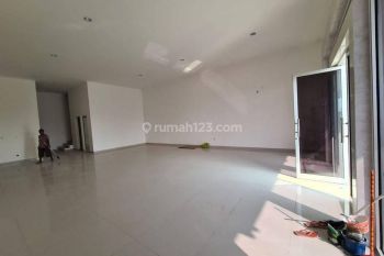 Disewakan Termurah Soho 4 Lantai 8x18 Manhattan Pik 2
