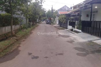Rumah dikontrakkan asri 2 lantai dan terawat di arcamanik bandung