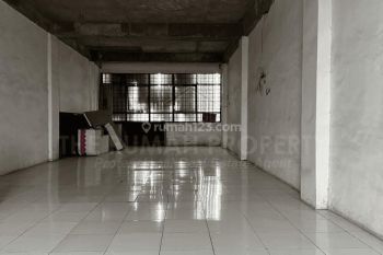 Ruko Murah 4.5 Lantai Lokasi Strategis Ciputat Tangsel