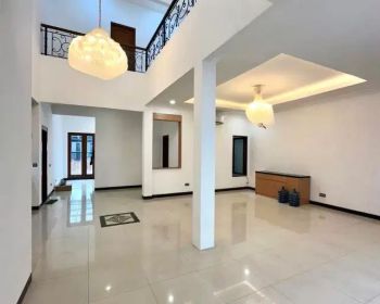Rumah full renov siap huni di pondok indah