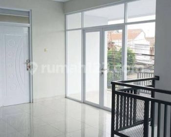 Rumah Bagus Unfurnished SHM di Leuwisari, Bandung