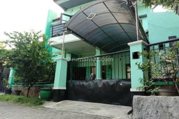 Rumah Besar 2 Lantai di Bajang Ratu, Blimbing Malang