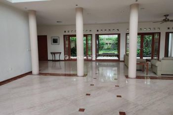 Disewakan Rumah Mewah Asri di Cipaku Indah Bandung