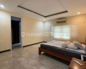 Rumah kan  SemI Furnished Di Pondok Indah Jaksel Fm12166