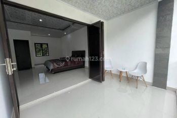 Rumah 3 Lantai + Kolam Renang di Parompong Lembang Bandung Barat