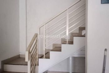 Dijual Ex-klinik 3 lantai di Jatinegara Jakarta-Timur