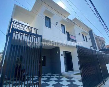 Rumah baru  2 lantai di Turangga Strategis
