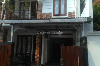 Rumah Cantik Area Tenang Lokasi Strategis