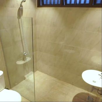 TAKEOVER/SEWA RUMAH 2LANTAI DEKAT SEKOLAH PILOT TANGERANG