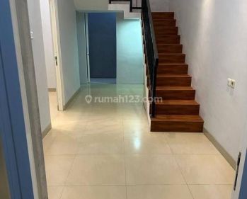 Rmh 2 Lt semi furnish di Siwalankerto petra sby