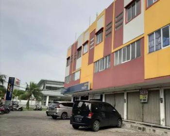 Lokasi Strategis di samping Bank dan Hotel