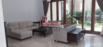 For Rent Beautiful House Fully Furnish Tinggal Bawa Koper Private Pool Taman Dan
