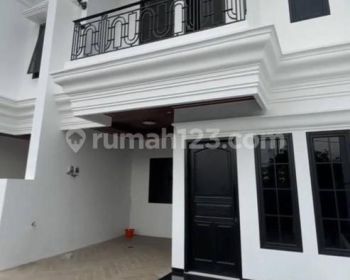 Rumah Modern Classic dekat Apartemen Arandra