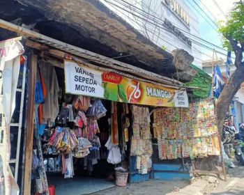 DISEWAKAN / DIKONTRAKKAN TOKO STRATEGIS