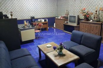 Ruang Usaha 2 Gedung + Basement Parkir  di Jalan Dalem Kaum