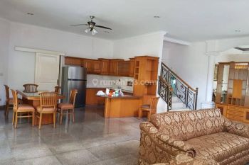 Nice And Spacious 4br House With Pool At Bsd Taman Giri Loka