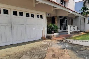 Giri Loka Rumah Hadap Timur Depan Taman Row Lebar 6.2M