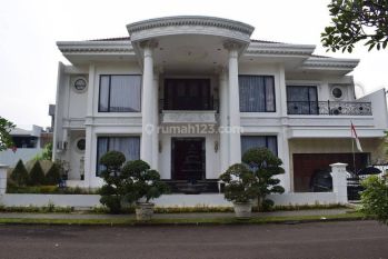 Rumah Kolam Renang Golf Bsd di Tangerang