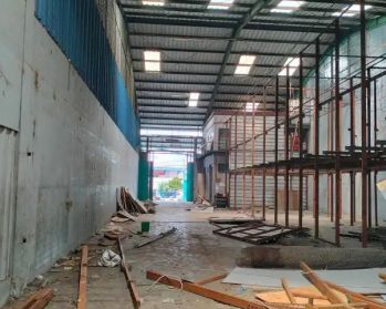 Disewakan Gudang Strategis di Daerah Holis