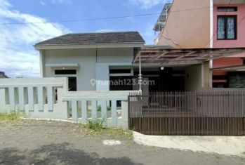 Disewakan Rumah Bagus 3 Kamar Siap Huni di Sayap Geger Kalong