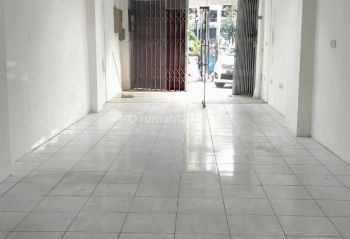 Ruko Sawah Besar (bekas Bank), 4 Lantai Lokasi, Strategis