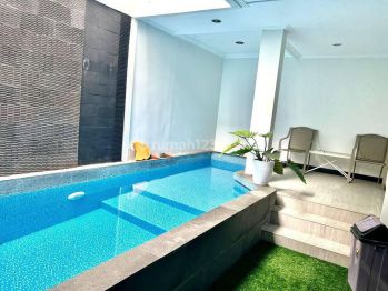 Rumah Mewah Semi Furnished Ada Kolam Renang di Pondok Kelapa