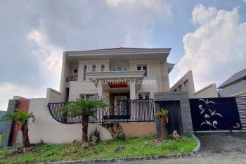 Rumah Golf View Baru Gress di Citraland Style Classic Modern