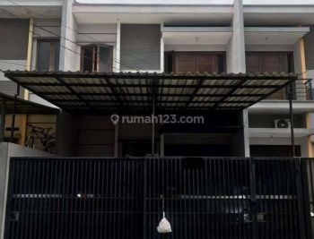 Rumah Strategis Bisa Masuk Mobil Di Duri Kepa(DK43)