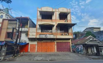 Disewakan Ruko 3 Lantai Jalan Veteran Selatan