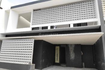 Rumah 2 Lantai Townhouse di Caman dekat ke Tol Becakayu, Bekasi