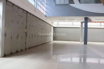 Dijual ruang usaha bagus , blong , bisa utk klinik , kantor. Di terusan buah
