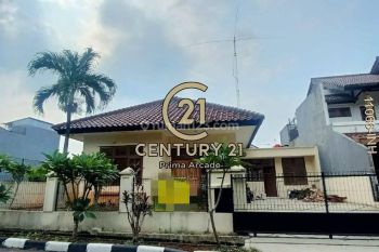 Rumah Satu Lantai Depan Taman One Gate Sistem Di Bukit Mas