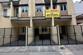 Non.570 Rumah Murah Jln 2 Mobil, 3 Lt Taman Ratu Jakarta Barat