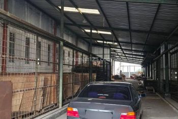 Gudang dan pabrik furniture di kawasan industri Gatot Subroto Semarang