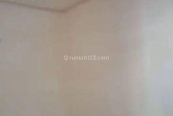 Rumah Proses Renovasi 2 Lantai 3 Kamar Tidur Minimal Sewa 2 Tahun Padangsambian