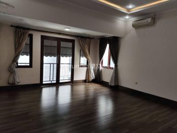 KOMPLEK - DEKAT KEMANG - HARGA SEWA 200  JUTA PER TAHUN -