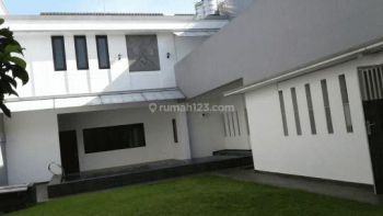 Rumah bagus 2 lt di terusan hang lekir kebayoran lama.jakarta