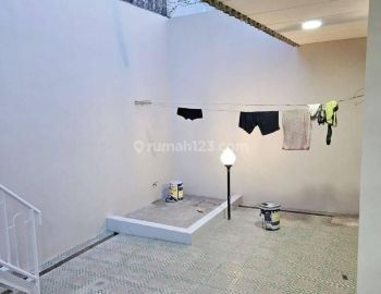 Rumah Dharmahusada Indah Utara Siap Huni • Semi Furnished • Garasi 2 • Carport 1