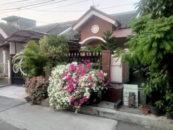 Rumah siap huni dalam perumahan Boulevar Hijau Harapan Indah Kota Bksi