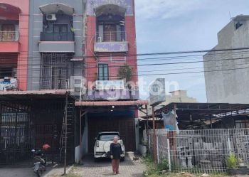 RUKO BISNIS 3 LANTAI SETENGAH