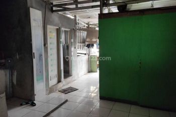 Gudang komersil di Jalan Inspeksi Kalimalang Duren Sawit